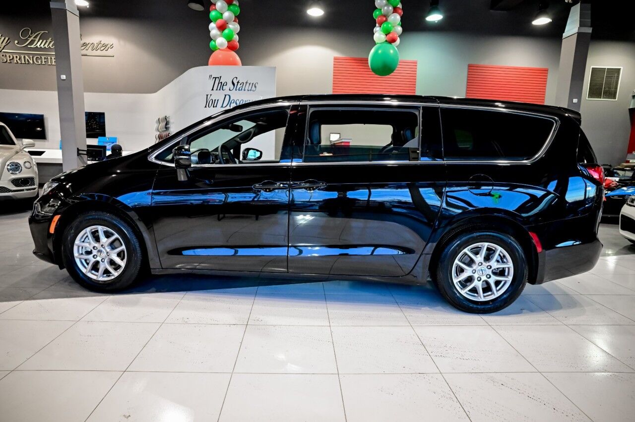 2025 Chrysler Pacifica Select Springfield NJ