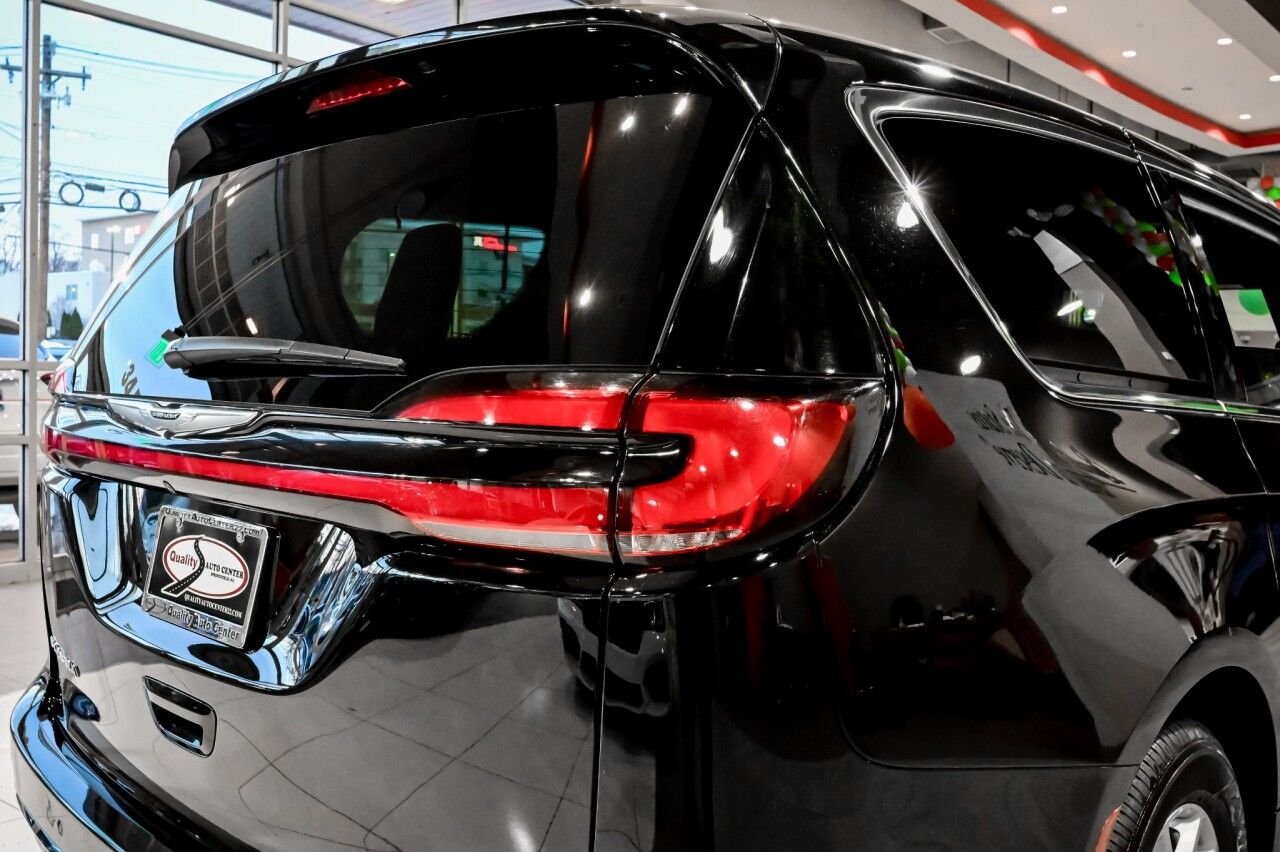 2025 Chrysler Pacifica Select Springfield NJ