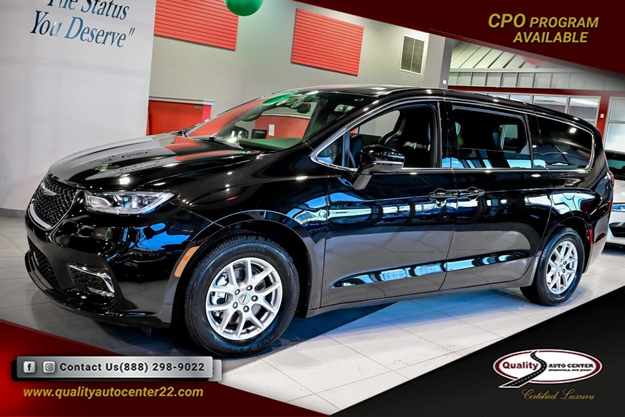 2025 Chrysler Pacifica Select Springfield NJ