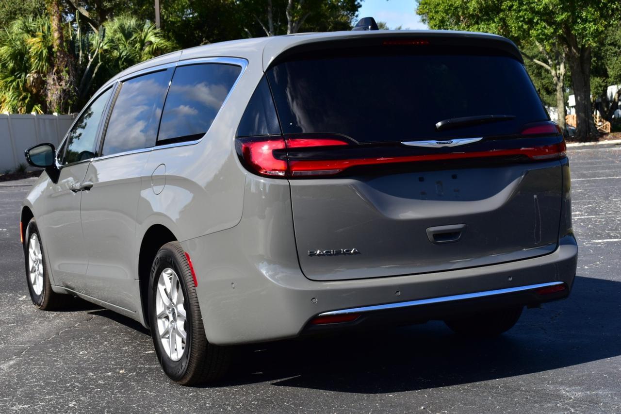 2025 Chrysler Pacifica Select Tampa FL