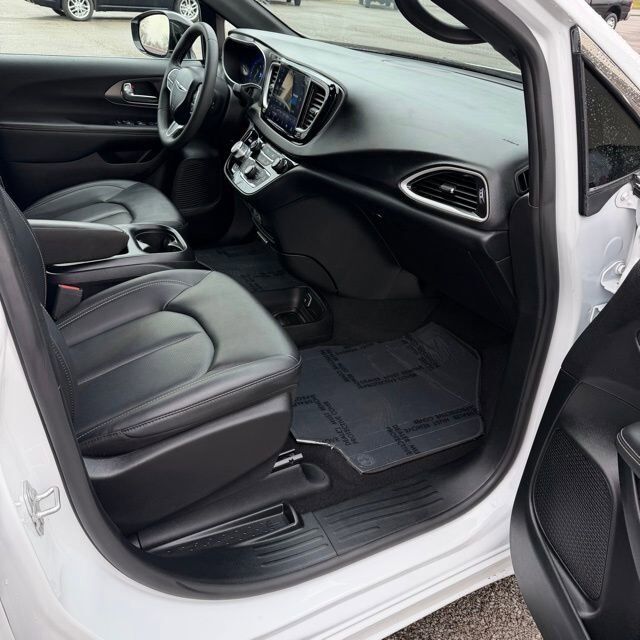 2025 Chrysler Pacifica Select Carbondale IL