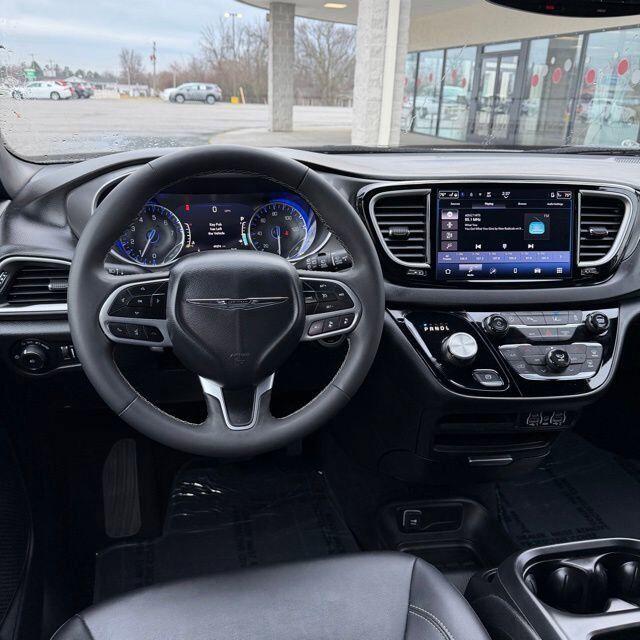 2025 Chrysler Pacifica Select Carbondale IL