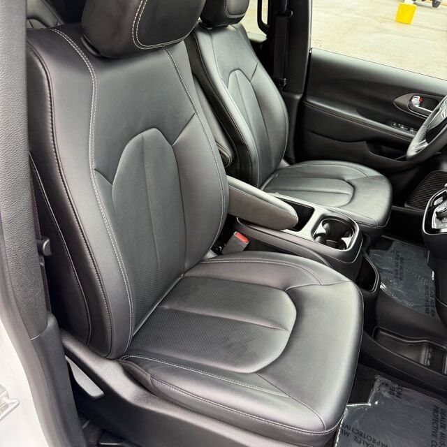 2025 Chrysler Pacifica Select Carbondale IL