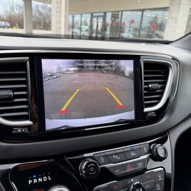 2025 Chrysler Pacifica Select Carbondale IL