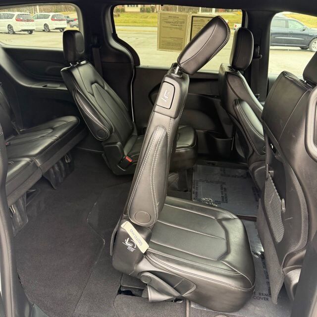 2025 Chrysler Pacifica Select Carbondale IL