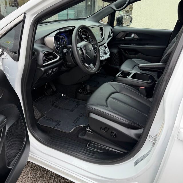2025 Chrysler Pacifica Select Carbondale IL