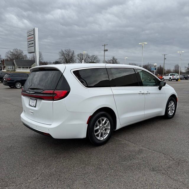 2025 Chrysler Pacifica Select Carbondale IL