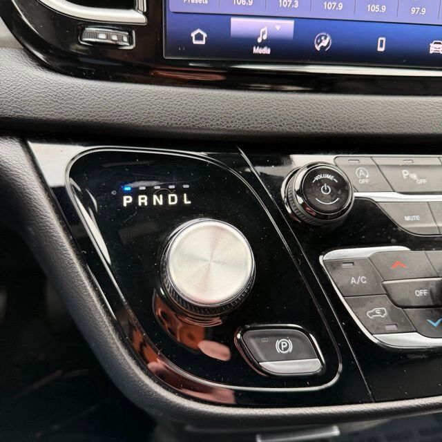 2025 Chrysler Pacifica Select Carbondale IL