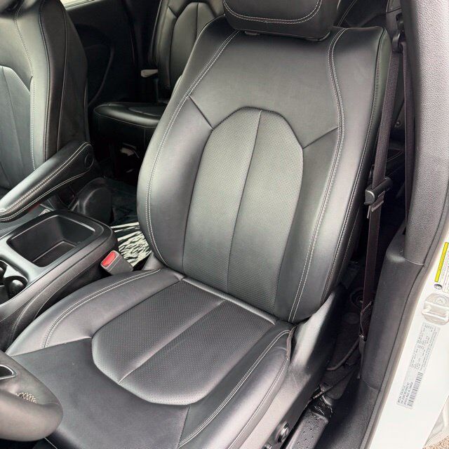 2025 Chrysler Pacifica Select Carbondale IL