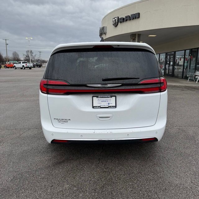 2025 Chrysler Pacifica Select Carbondale IL