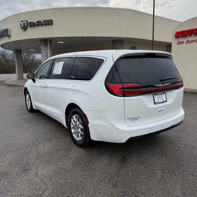 2025 Chrysler Pacifica Select Carbondale IL