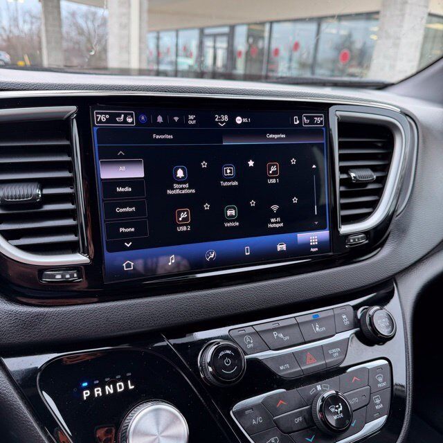 2025 Chrysler Pacifica Select Carbondale IL