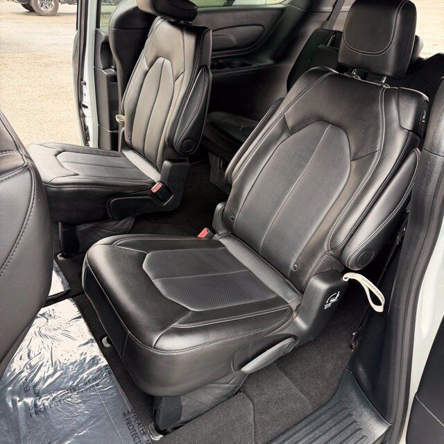 2025 Chrysler Pacifica Select Carbondale IL