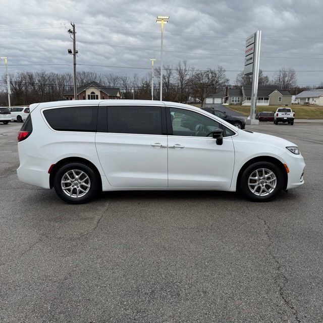 2025 Chrysler Pacifica Select Carbondale IL