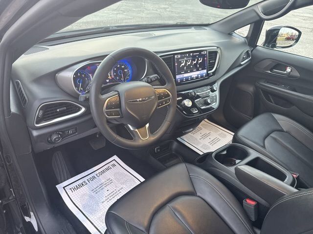 2025 Chrysler Pacifica Select Carbondale IL