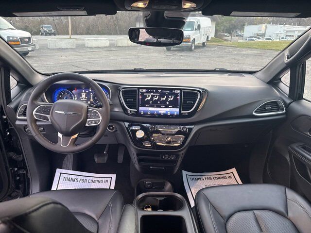 2025 Chrysler Pacifica Select Carbondale IL