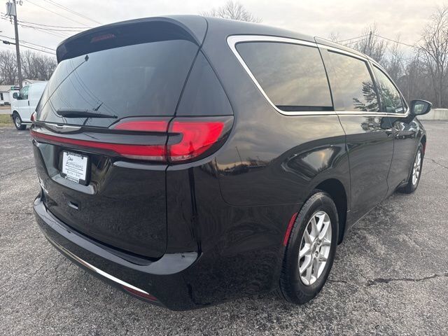 2025 Chrysler Pacifica Select Carbondale IL