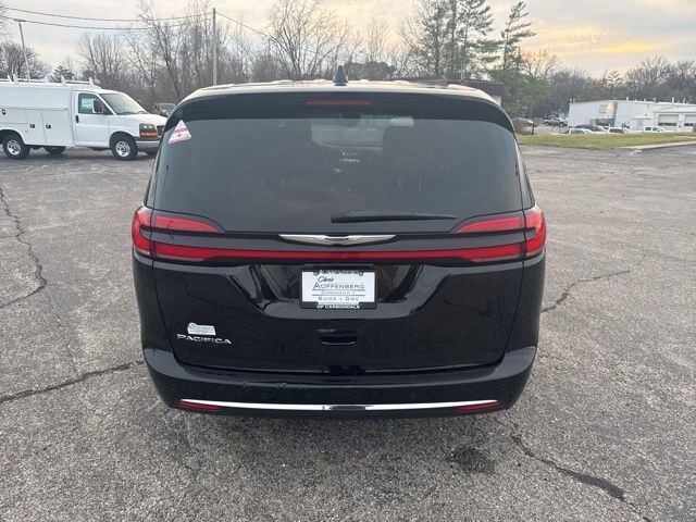 2025 Chrysler Pacifica Select Carbondale IL