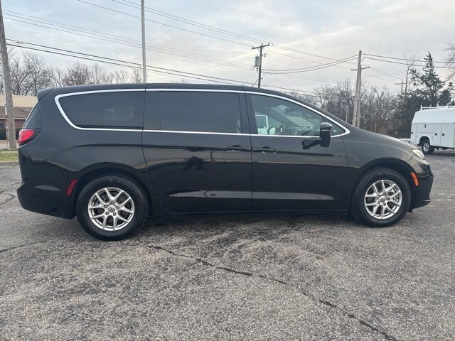 2025 Chrysler Pacifica Select Carbondale IL