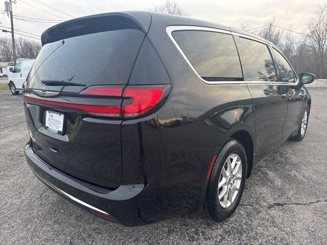 2025 Chrysler Pacifica Select Carbondale IL