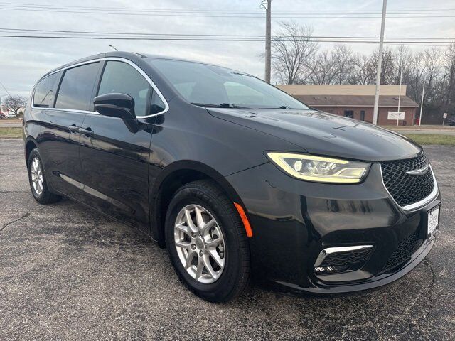 2025 Chrysler Pacifica Select Carbondale IL