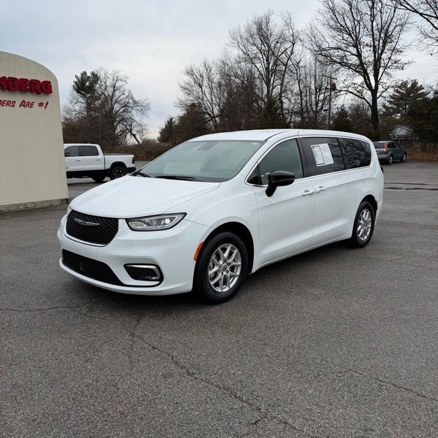 2025 Chrysler Pacifica Select