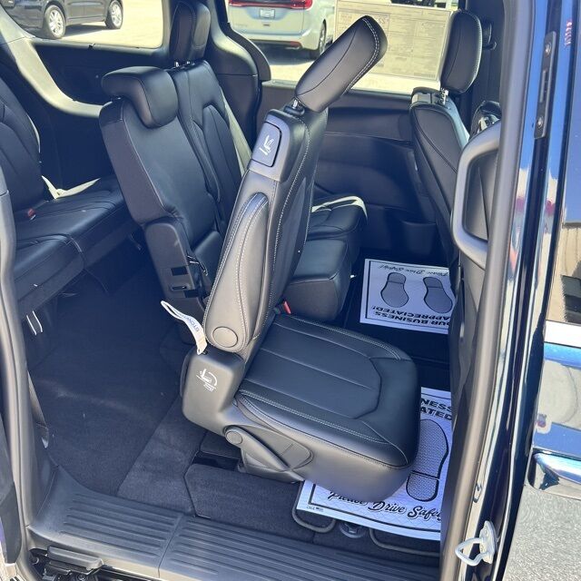 2025 Chrysler Pacifica Select Herrin IL