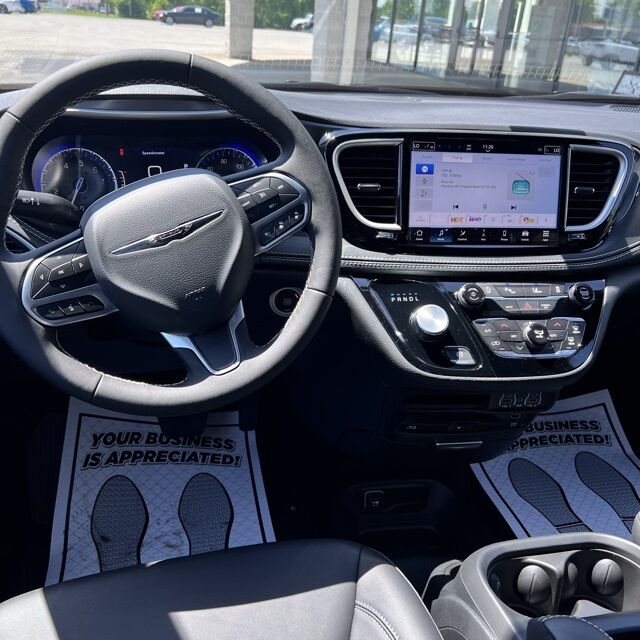 2025 Chrysler Pacifica Select Herrin IL