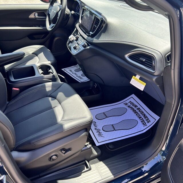 2025 Chrysler Pacifica Select Herrin IL
