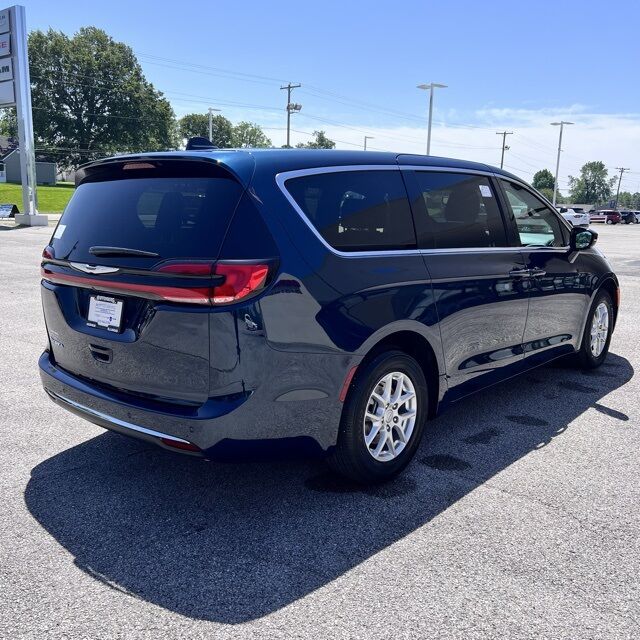 2025 Chrysler Pacifica Select Herrin IL