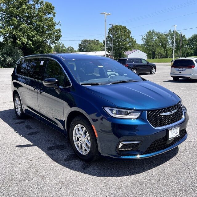 2025 Chrysler Pacifica Select Herrin IL