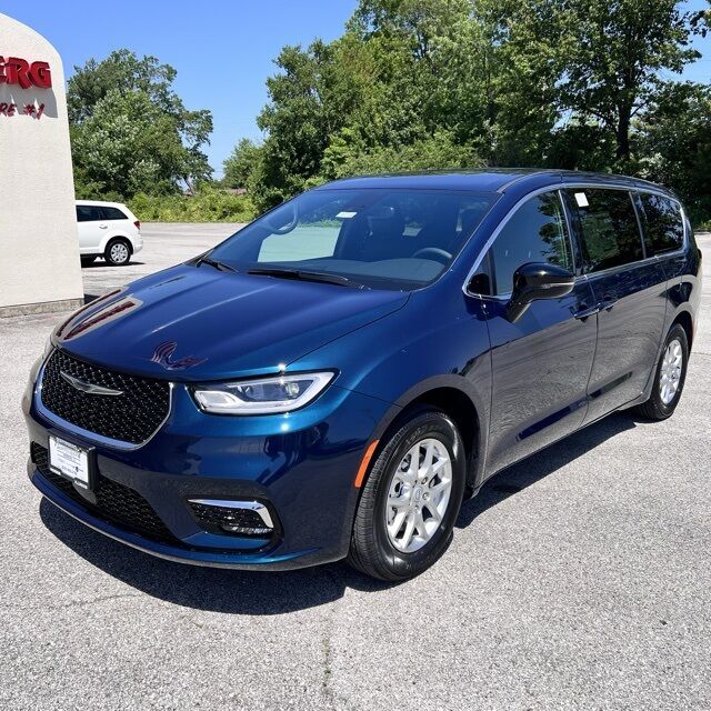 2025 Chrysler Pacifica Select Herrin IL