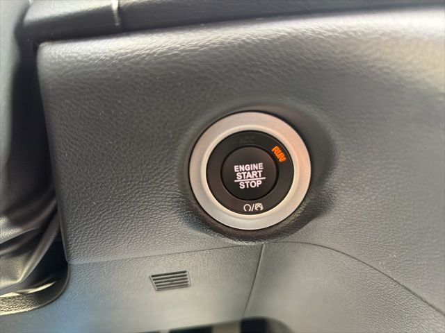 2025 Chrysler Pacifica Select Watertown SD