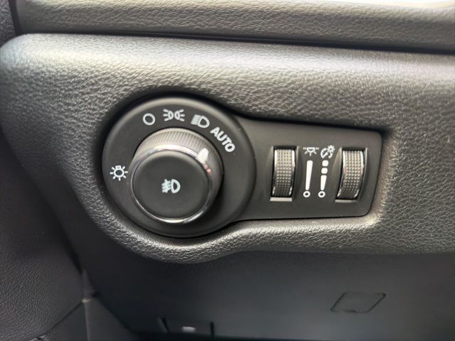 2025 Chrysler Pacifica Select Watertown SD