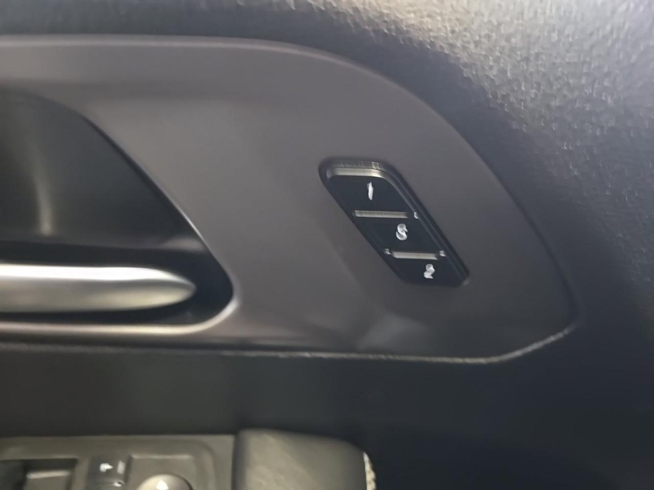 2025 Chrysler Pacifica Select West Burlington IA