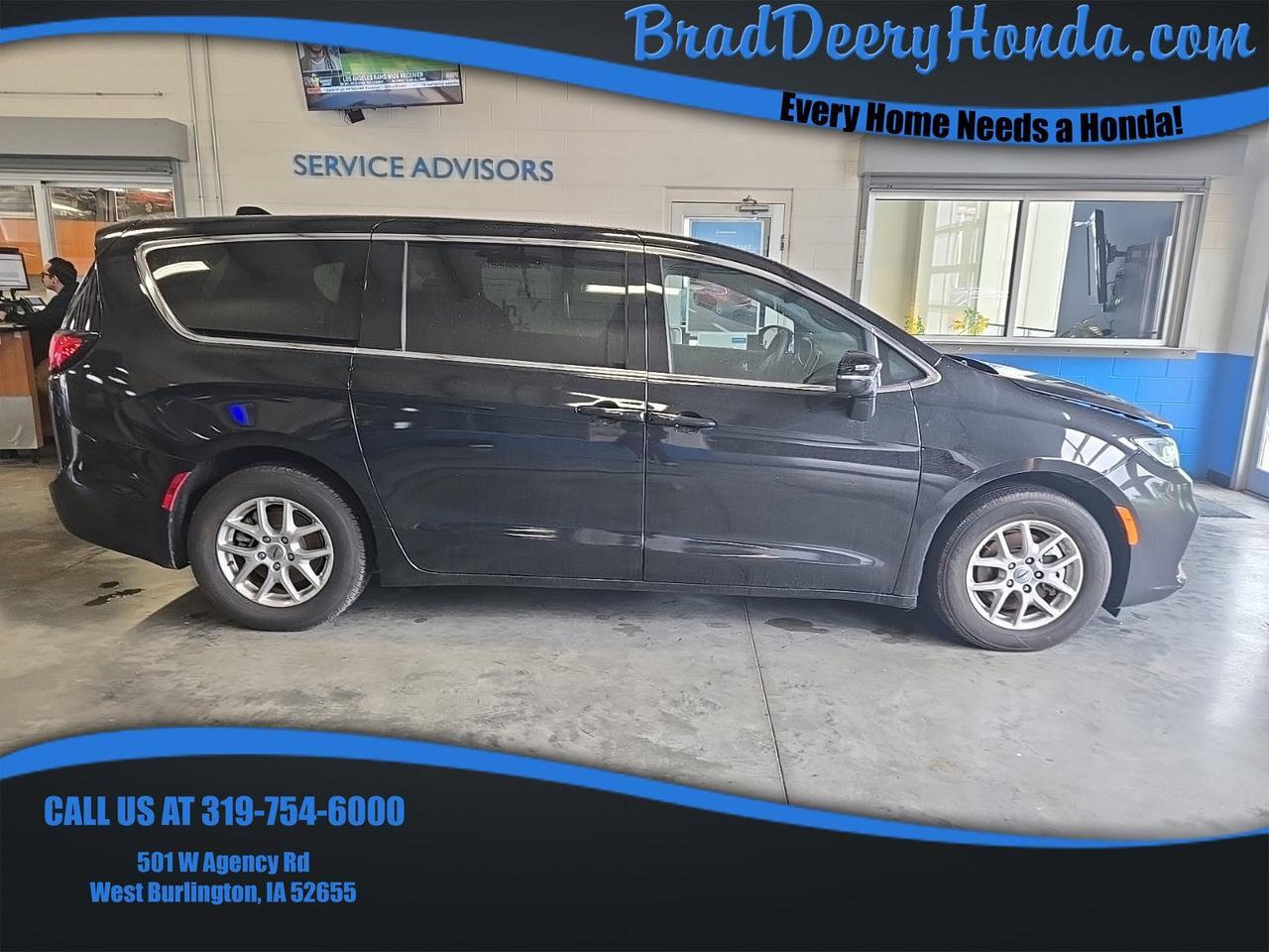2025 Chrysler Pacifica Select