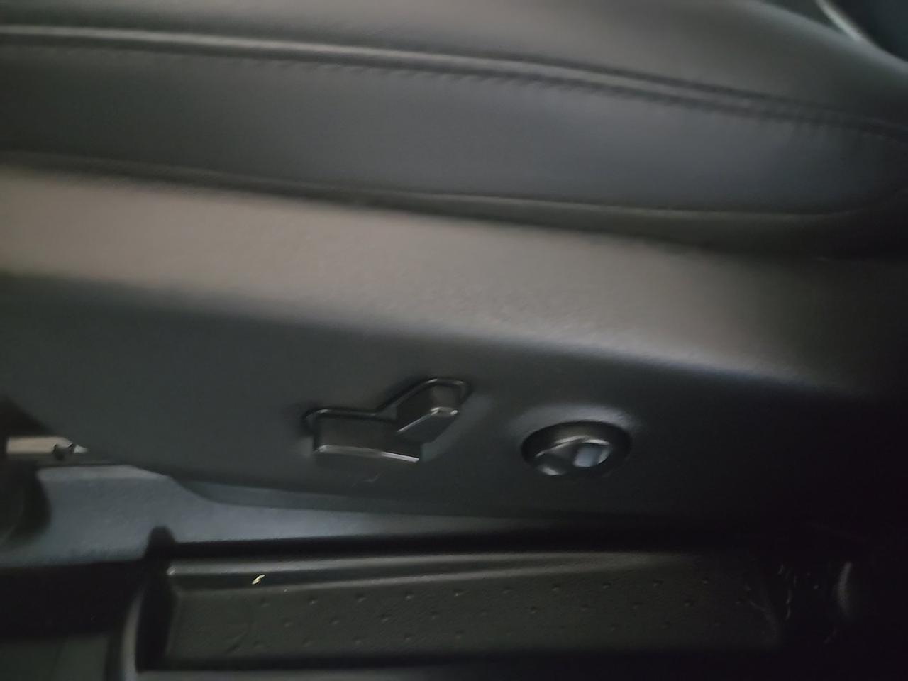 2025 Chrysler Pacifica Select West Burlington IA