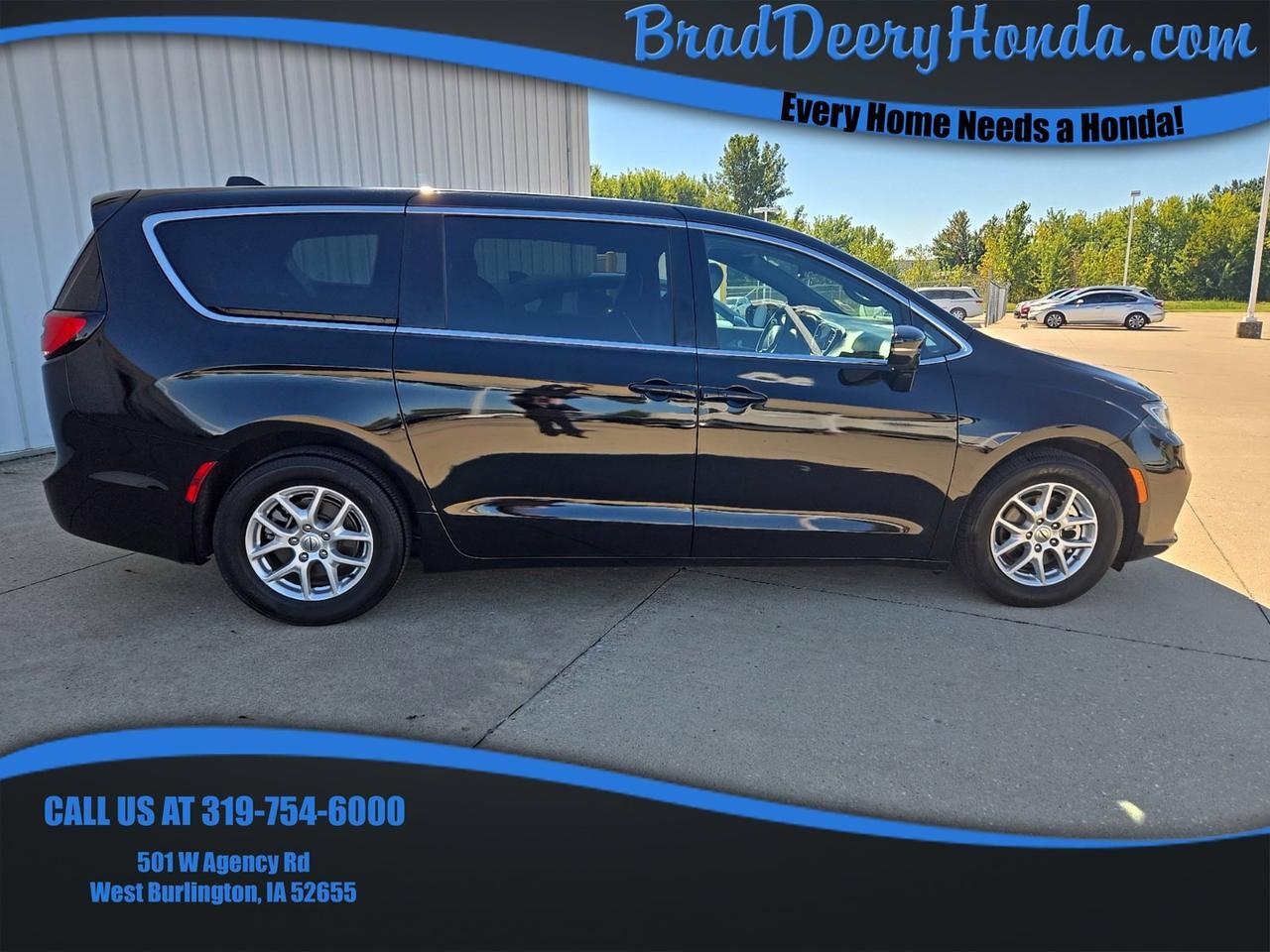 2025 Chrysler Pacifica Select