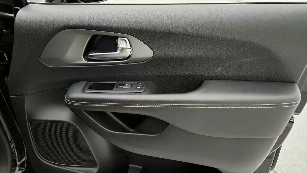 2025 Chrysler Pacifica Select Laurel MD