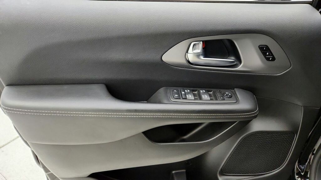 2025 Chrysler Pacifica Select Laurel MD