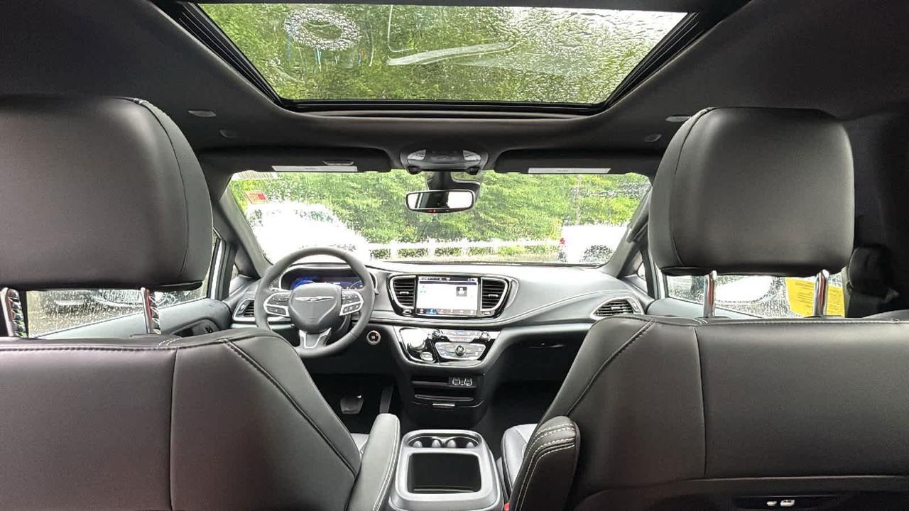 2025 Chrysler Pacifica Select Hudson MA