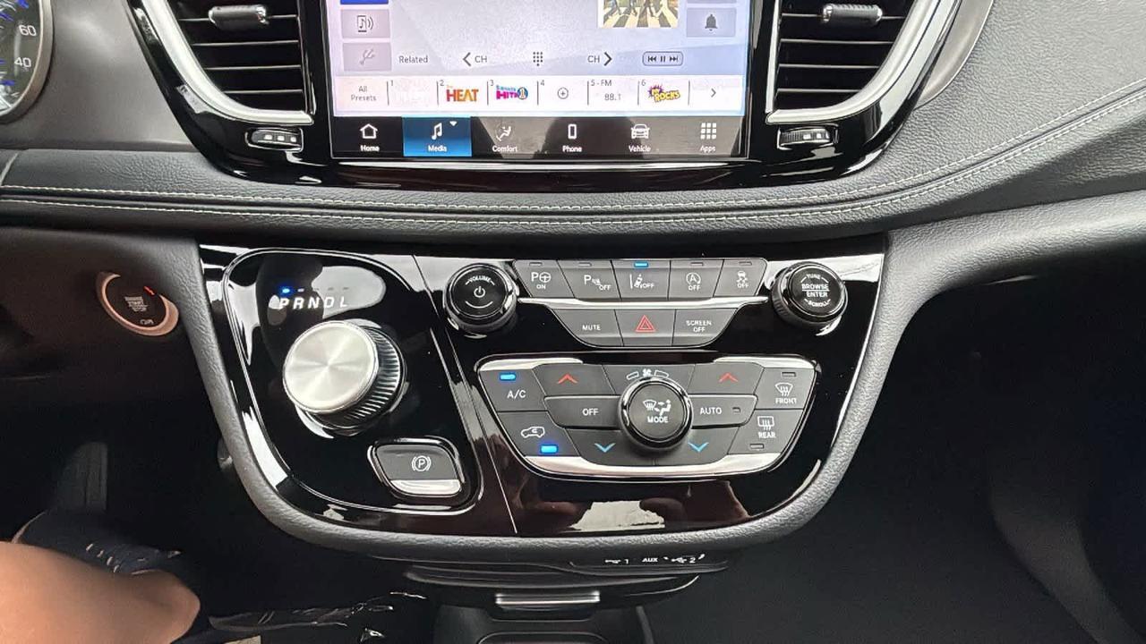 2025 Chrysler Pacifica Select Hudson MA