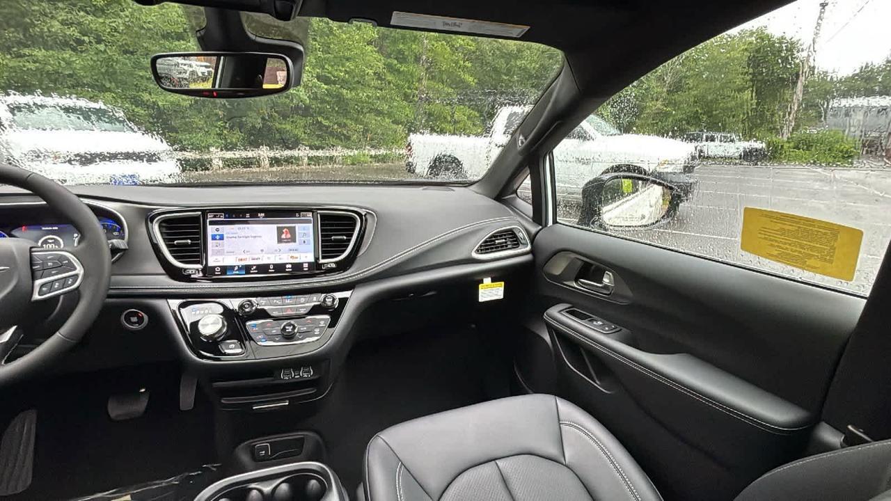 2025 Chrysler Pacifica Select Hudson MA