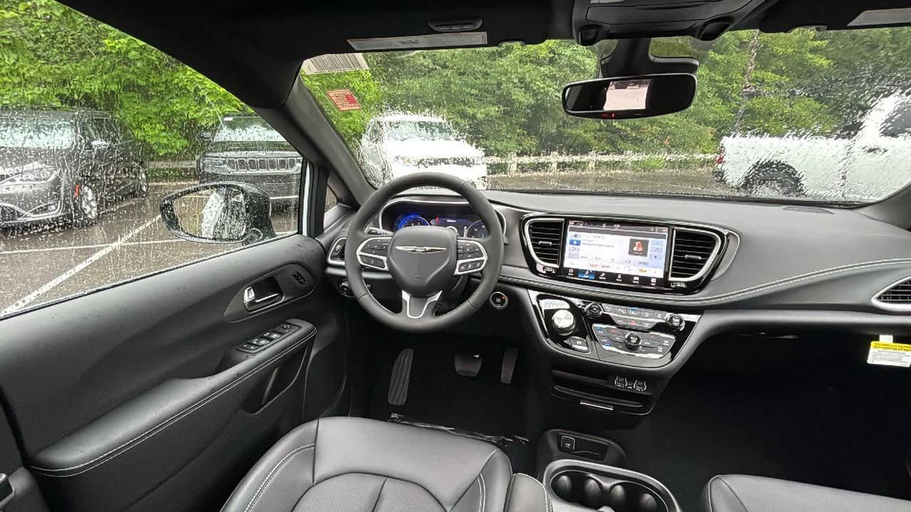 2025 Chrysler Pacifica Select Hudson MA