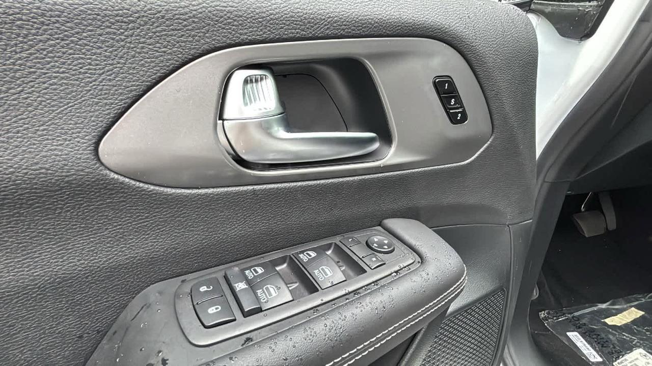 2025 Chrysler Pacifica Select Hudson MA