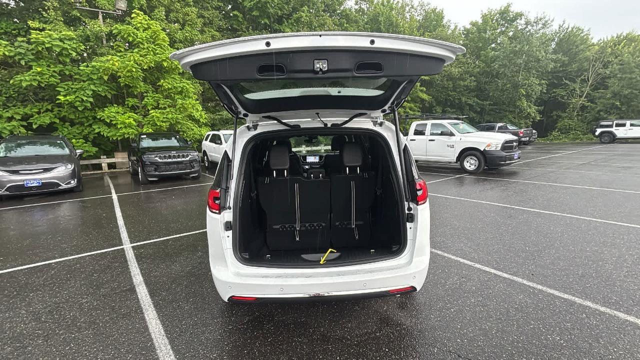 2025 Chrysler Pacifica Select Hudson MA