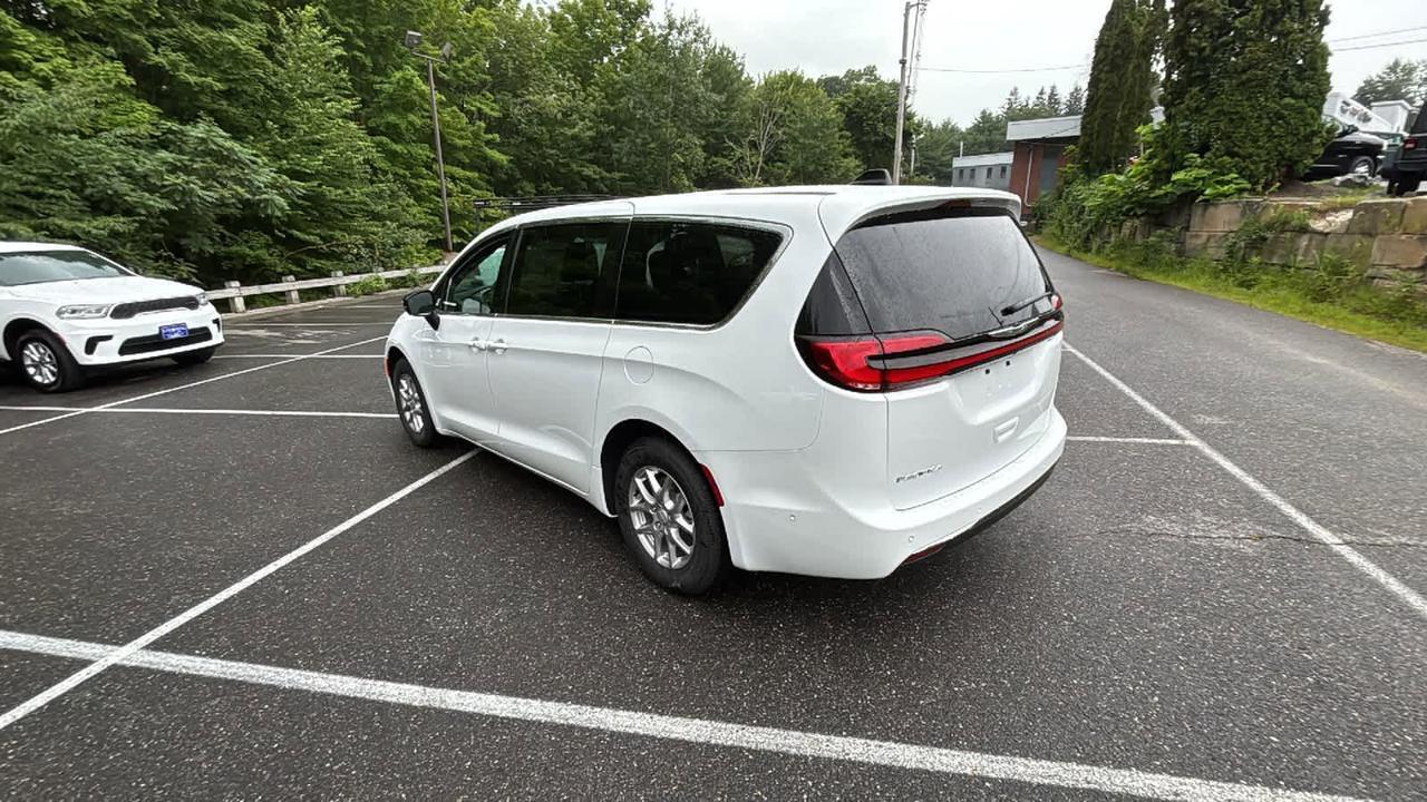 2025 Chrysler Pacifica Select Hudson MA