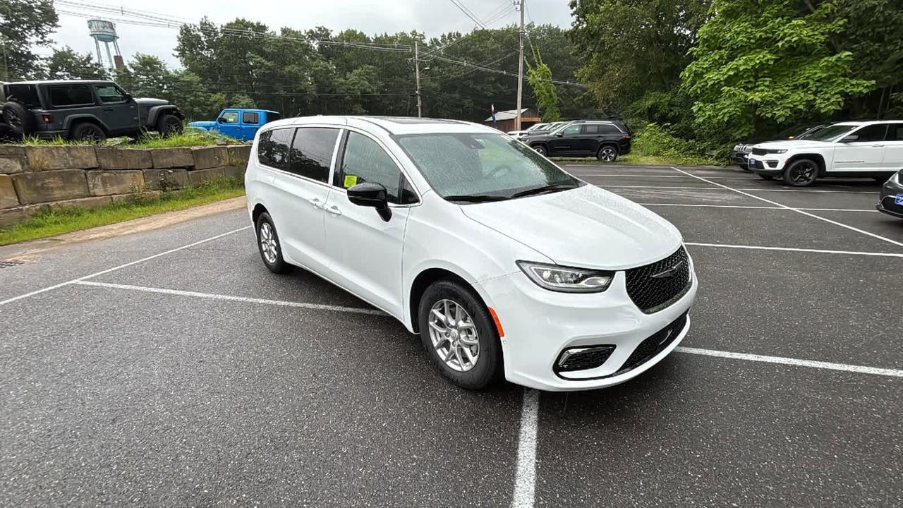 2025 Chrysler Pacifica Select Hudson MA