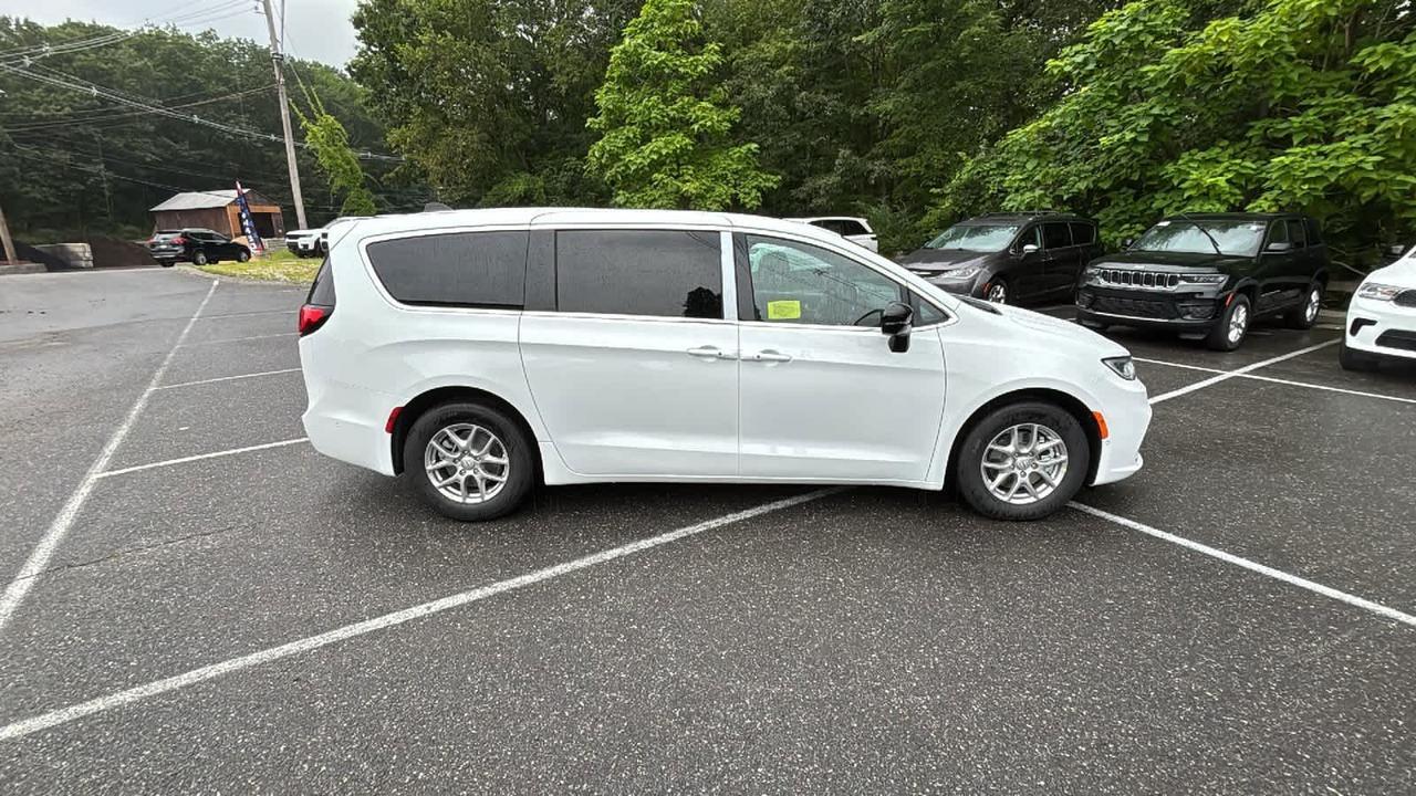 2025 Chrysler Pacifica Select Hudson MA