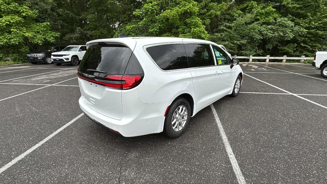 2025 Chrysler Pacifica Select Hudson MA